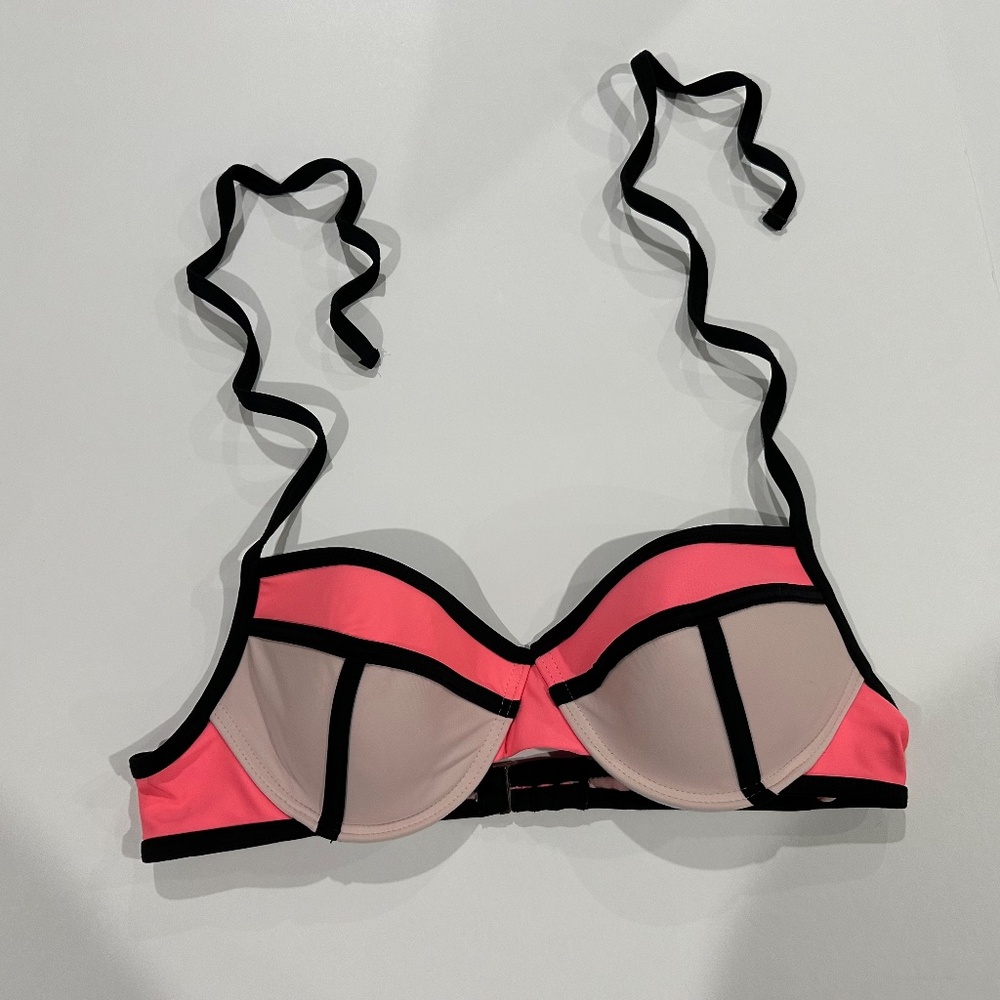 Swim‎ Top Size L.